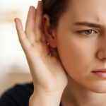 Шум в ухе: как распознать опасные симптомы и выбрать правильное лечение